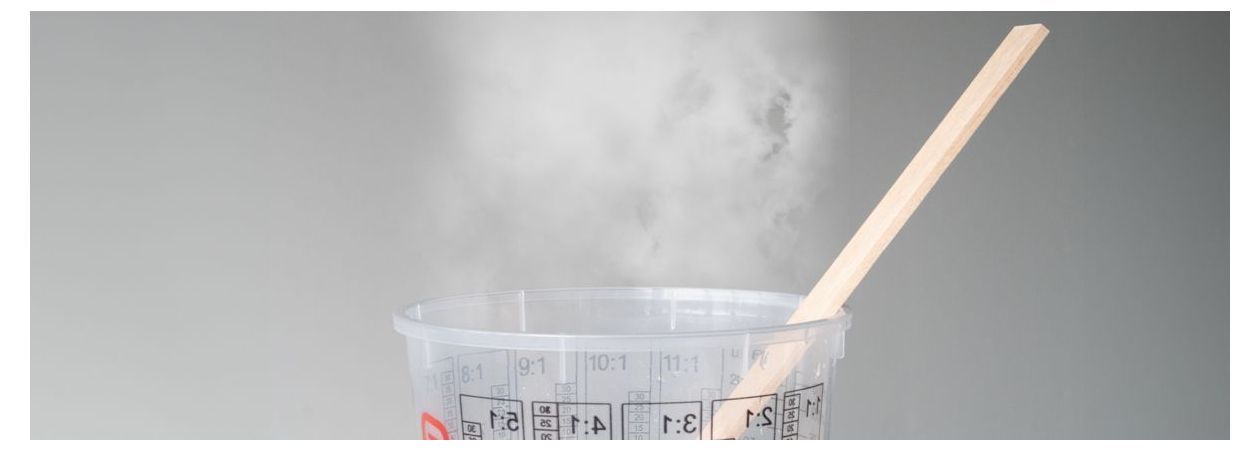 epoxy giethars staat te roken